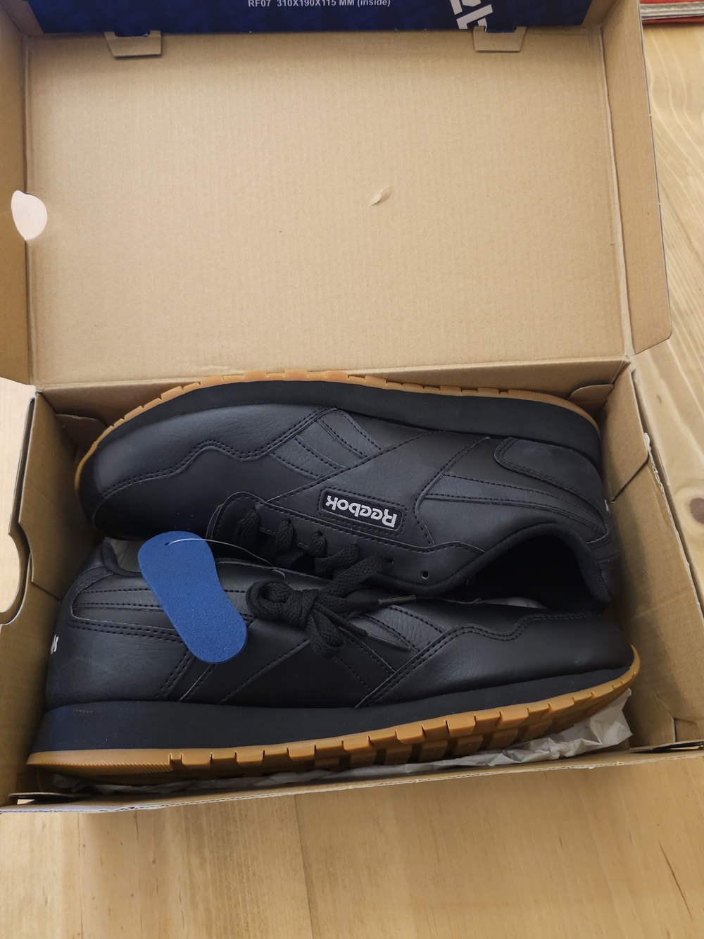 Reebok Classic Men's Black Leather Sneakers - Picture 4 of 4